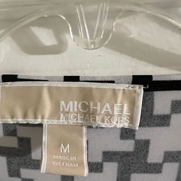 Black and white blouse in GUC - Picture 5 of 5